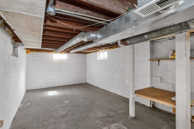 2415 E 13th Street, Des Moines, IA 50316