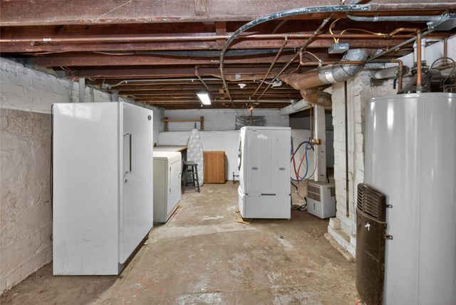 2415 E 13th Street, Des Moines, IA 50316