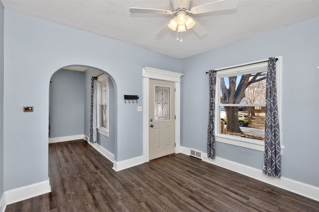 2415 E 13th Street, Des Moines, IA 50316