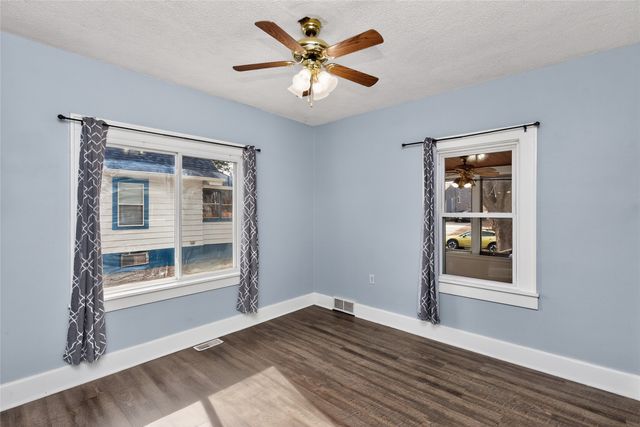 2415 E 13th Street, Des Moines, IA 50316