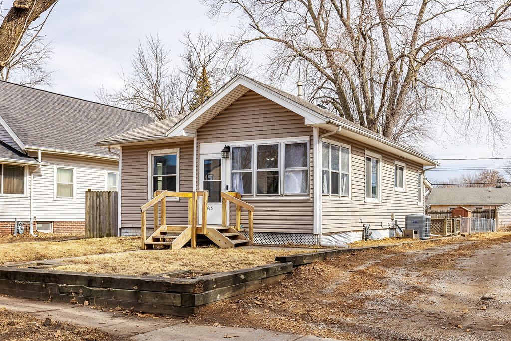 2415 E 13th Street, Des Moines, IA 50316