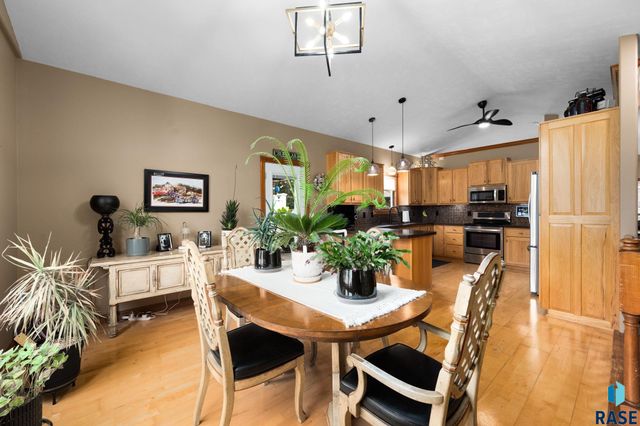 6907 W Sertoma Cir Circle, Sioux Falls, SD 57106