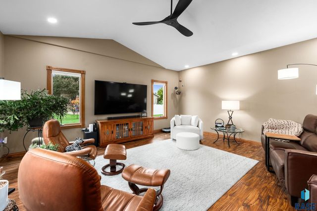 6907 W Sertoma Cir Circle, Sioux Falls, SD 57106