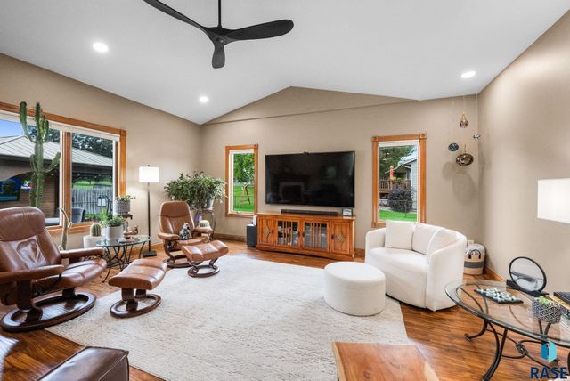 6907 W Sertoma Cir Circle, Sioux Falls, SD 57106