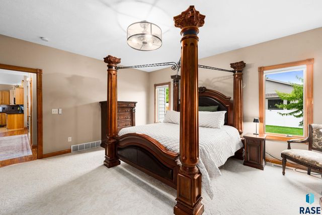 6907 W Sertoma Cir Circle, Sioux Falls, SD 57106