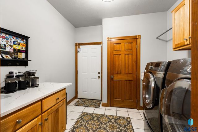 6907 W Sertoma Cir Circle, Sioux Falls, SD 57106