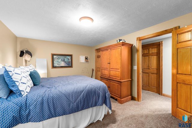 6907 W Sertoma Cir Circle, Sioux Falls, SD 57106