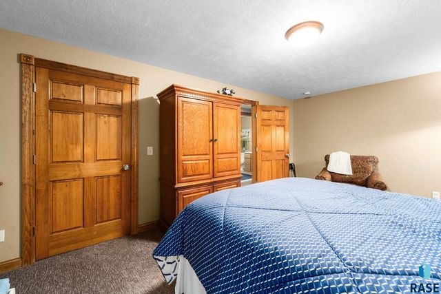 6907 W Sertoma Cir Circle, Sioux Falls, SD 57106