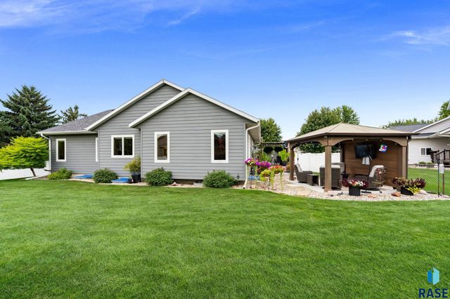 6907 W Sertoma Cir Circle, Sioux Falls, SD 57106