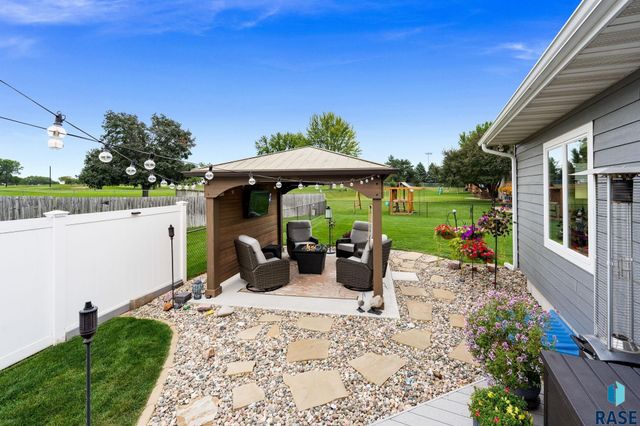 6907 W Sertoma Cir Circle, Sioux Falls, SD 57106