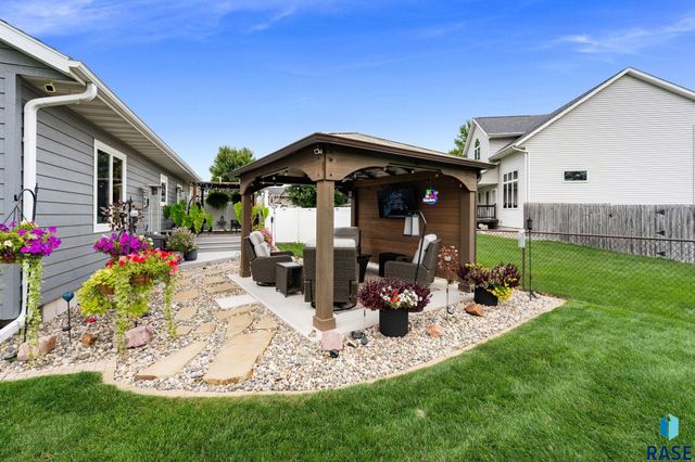 6907 W Sertoma Cir Circle, Sioux Falls, SD 57106