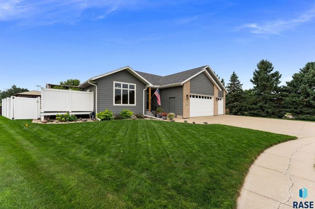 6907 W Sertoma Cir Circle, Sioux Falls, SD 57106