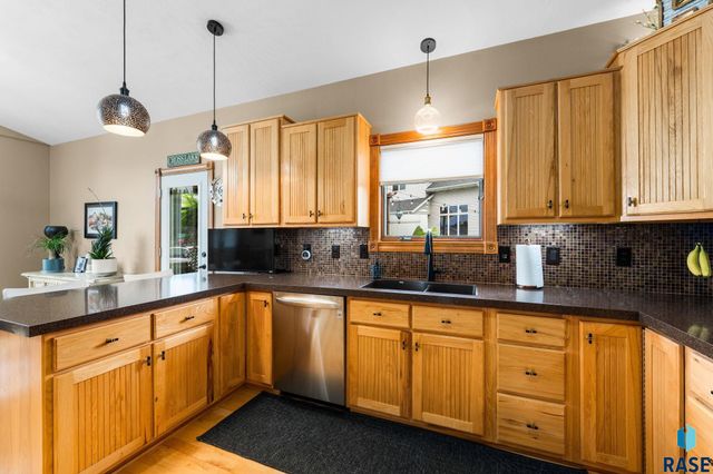 6907 W Sertoma Cir Circle, Sioux Falls, SD 57106