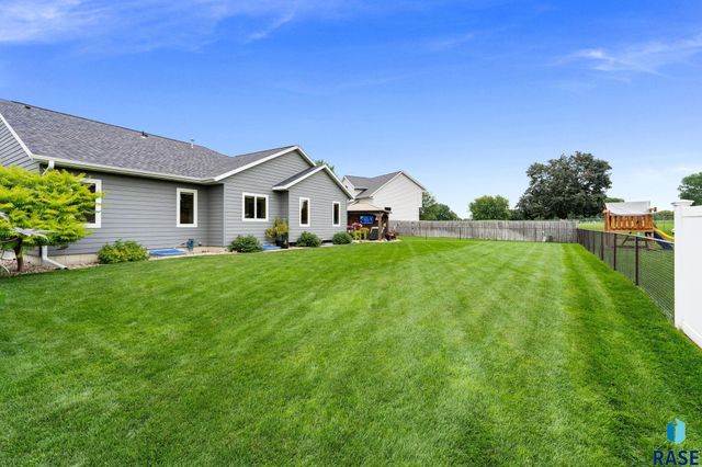 6907 W Sertoma Cir Circle, Sioux Falls, SD 57106