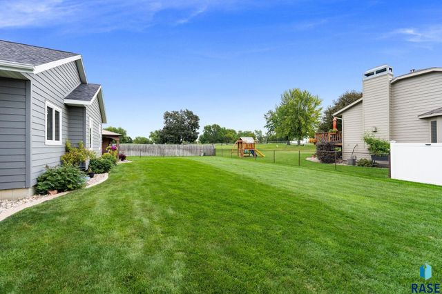 6907 W Sertoma Cir Circle, Sioux Falls, SD 57106