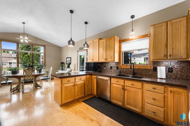 6907 W Sertoma Cir Circle, Sioux Falls, SD 57106