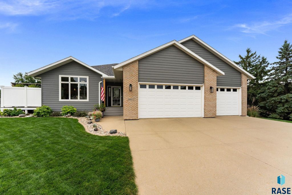 6907 W Sertoma Cir Circle, Sioux Falls, SD 57106