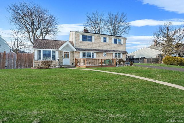 68 Coppersmith Road, Levittown, NY 11756