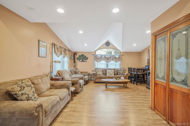 68 Coppersmith Road, Levittown, NY 11756