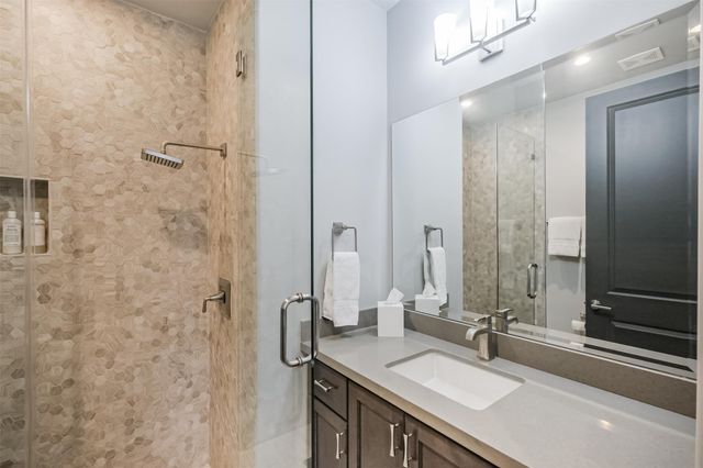 129 Arnold Street, Houston, TX 77007