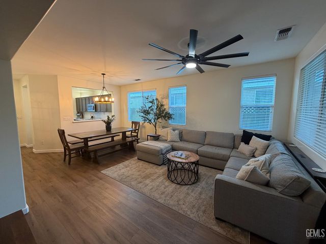 11508 Alton Manor Drive, Bakersfield, CA 93312