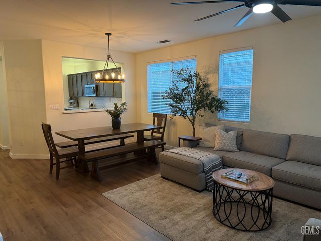 11508 Alton Manor Drive, Bakersfield, CA 93312