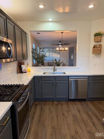 11508 Alton Manor Drive, Bakersfield, CA 93312