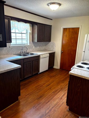 525 Bonnie Jean Dr, Baton Rouge, LA 70819