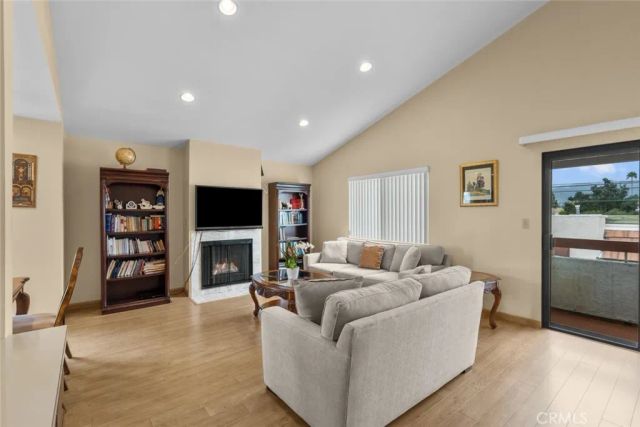 339 W Wilson 305, Glendale, CA 91203