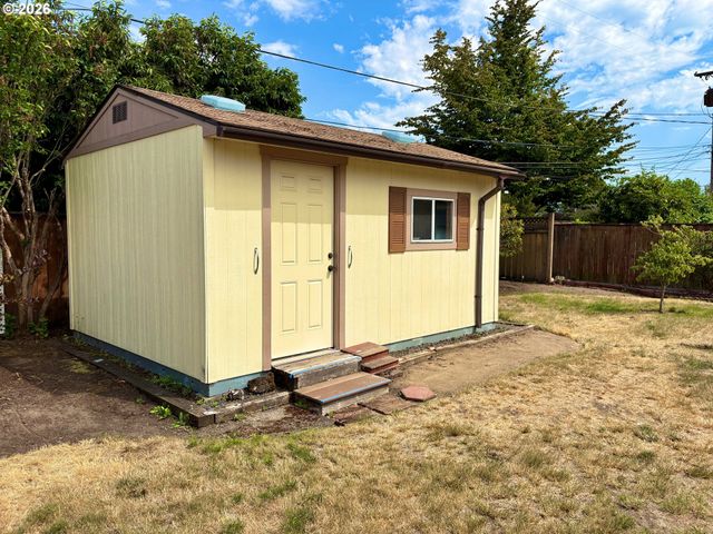 1755 ALDERWOOD St, Eugene, OR 97404