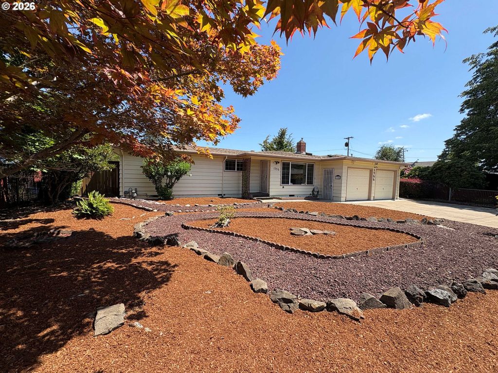 1755 ALDERWOOD St, Eugene, OR 97404
