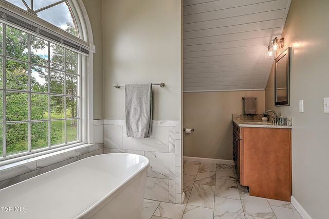 243 Southridge Drive, Blountville, TN 37617