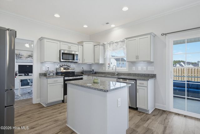 611 Carmel Drive, Sneads Ferry, NC 28460