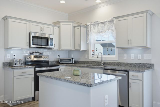 611 Carmel Drive, Sneads Ferry, NC 28460