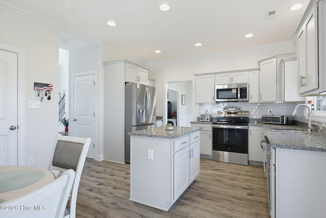 611 Carmel Drive, Sneads Ferry, NC 28460