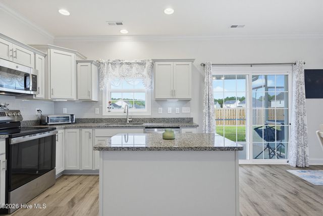 611 Carmel Drive, Sneads Ferry, NC 28460