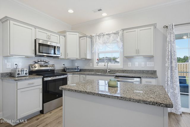 611 Carmel Drive, Sneads Ferry, NC 28460