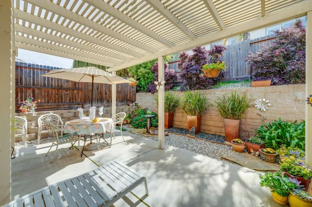 1402 Skibbereen Way, Rocklin, CA 95765