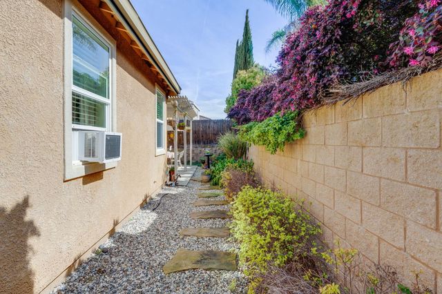 1402 Skibbereen Way, Rocklin, CA 95765