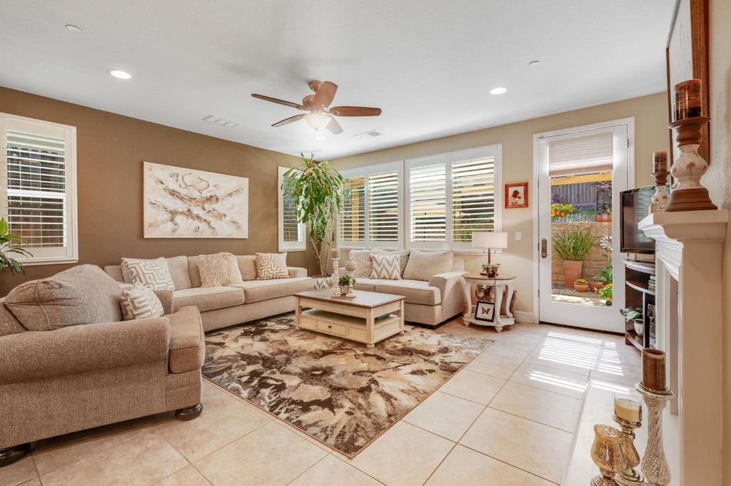 1402 Skibbereen Way, Rocklin, CA 95765