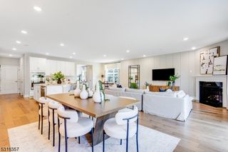 8 Eastwood Ter, East Hanover Twp., NJ 07936