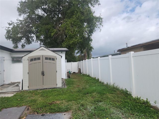 7610 Atlanta St, Hollywood, FL 33024