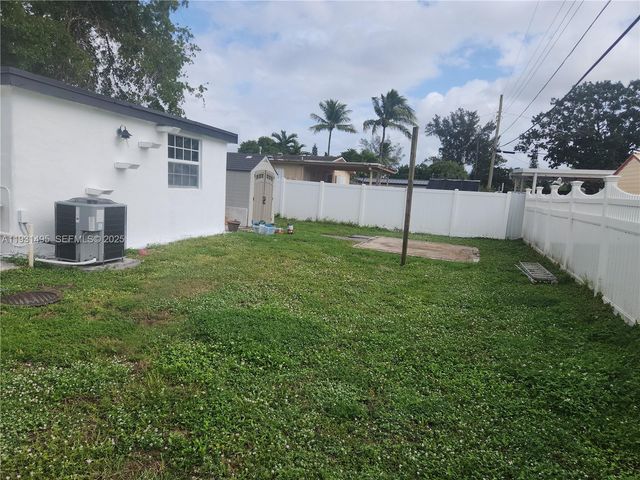 7610 Atlanta St, Hollywood, FL 33024