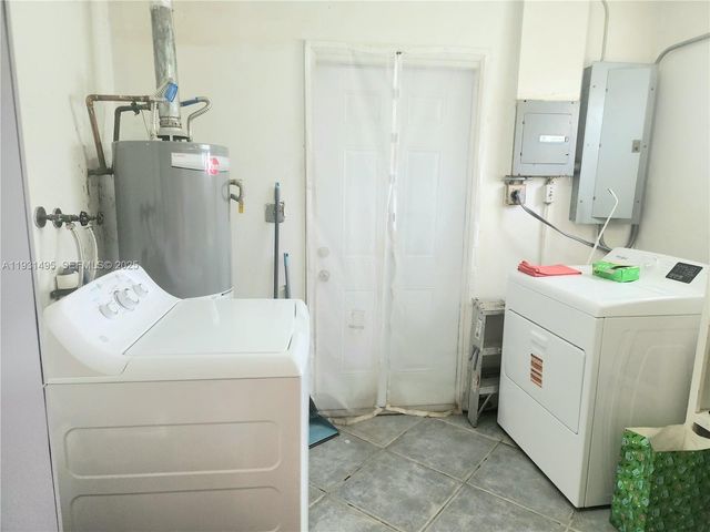 7610 Atlanta St, Hollywood, FL 33024