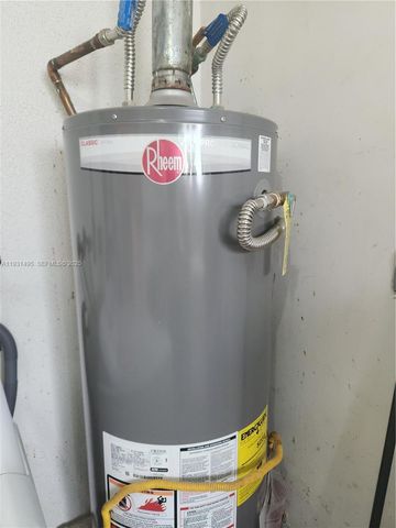 7610 Atlanta St, Hollywood, FL 33024