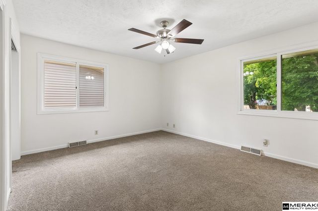 2727 N 113th Street, Omaha, NE 68164