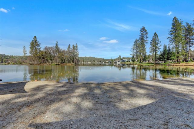 19308 Explorer Ct, Penn Valley, CA 95946