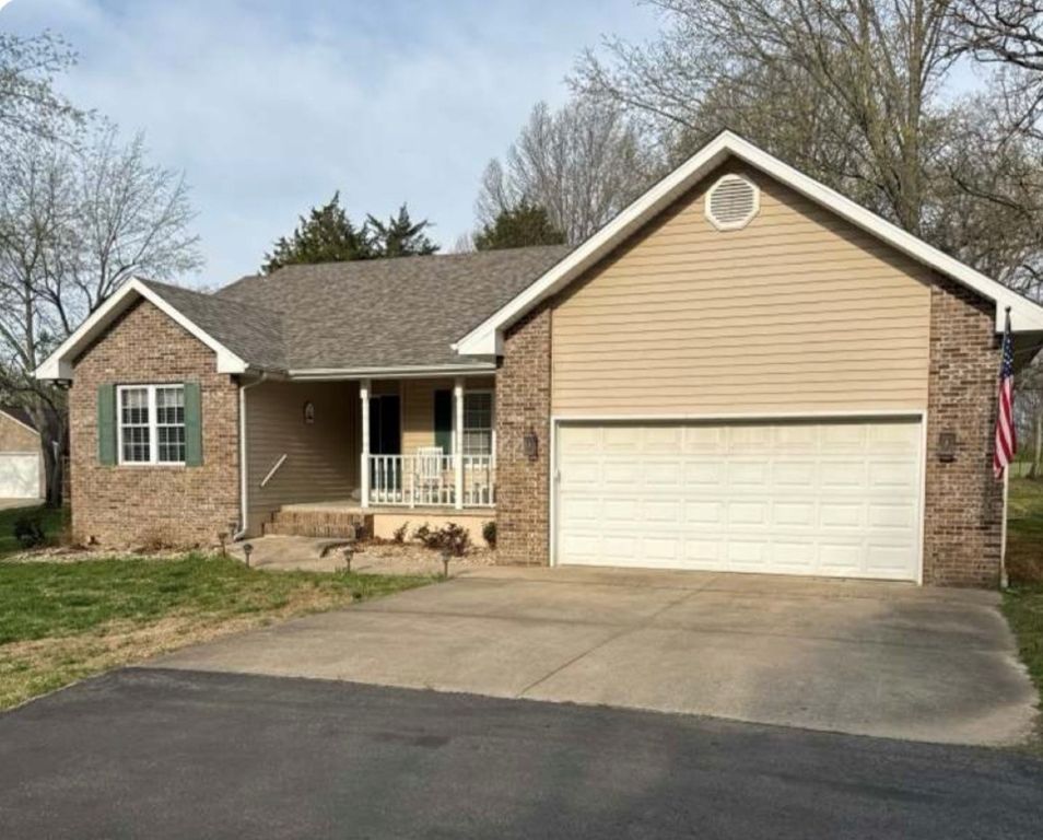Image 1 of property listing at 14687 N Lost Lake Lane, Mt Vernon, IL 62864