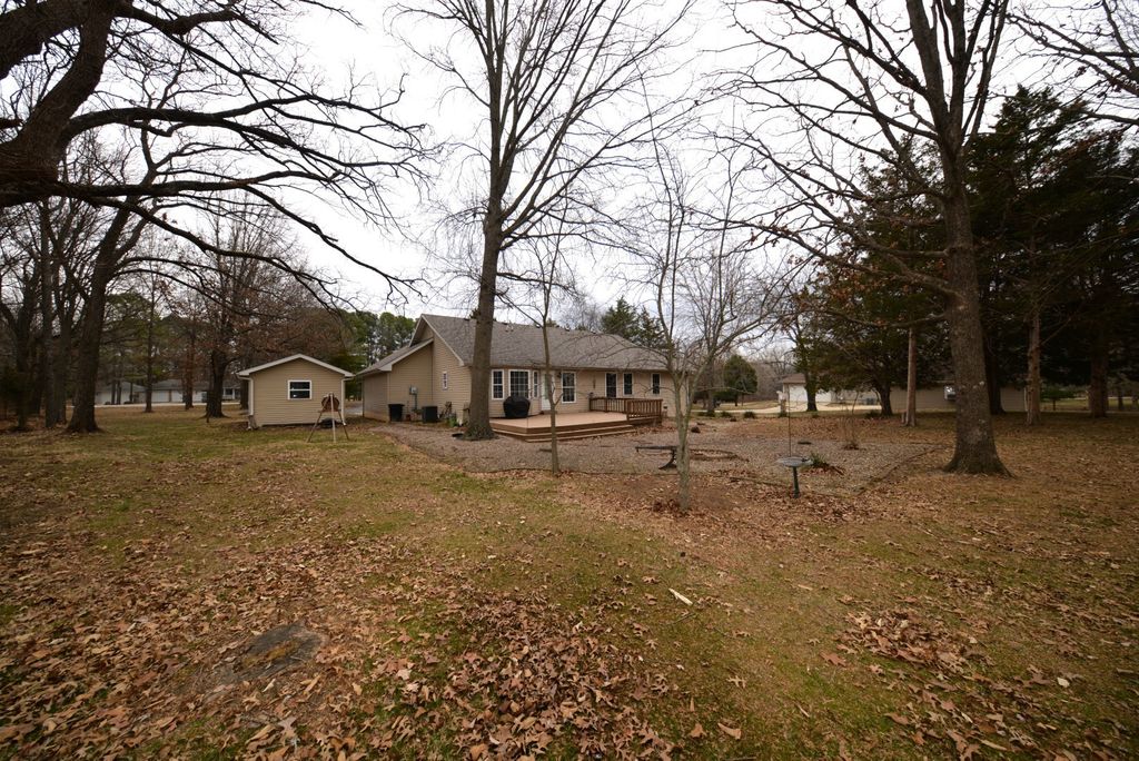 Image 14 of property listing at 14687 N Lost Lake Lane, Mt Vernon, IL 62864
