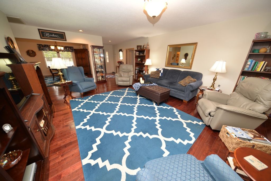 Image 25 of property listing at 14687 N Lost Lake Lane, Mt Vernon, IL 62864